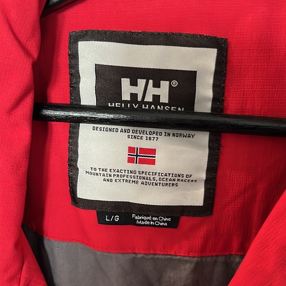Helly Hansen red mens large jacket - Picture 2 of 3
